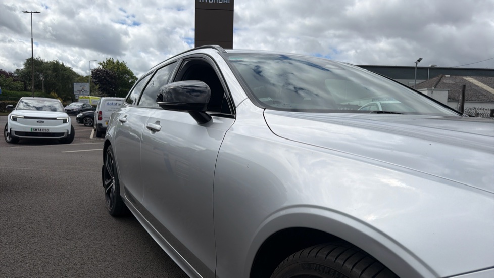 Volvo V90 2.0 B5P R DESIGN 5dr Auto Petrol Estate - Image 21