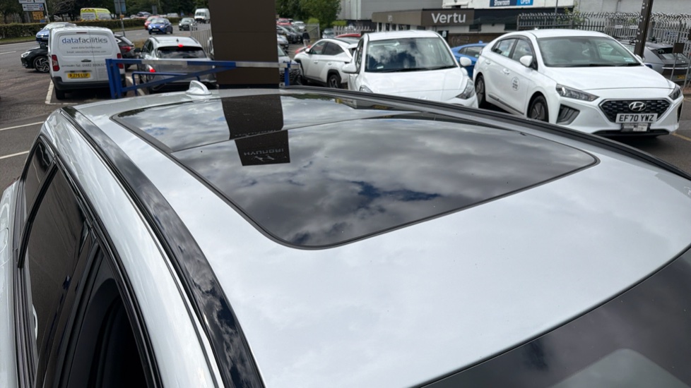 Volvo V90 2.0 B5P R DESIGN 5dr Auto Petrol Estate - Image 22