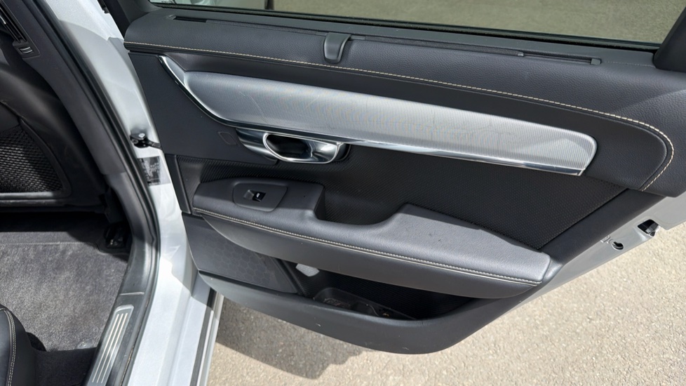 Volvo V90 2.0 B5P R DESIGN 5dr Auto Petrol Estate - Image 28