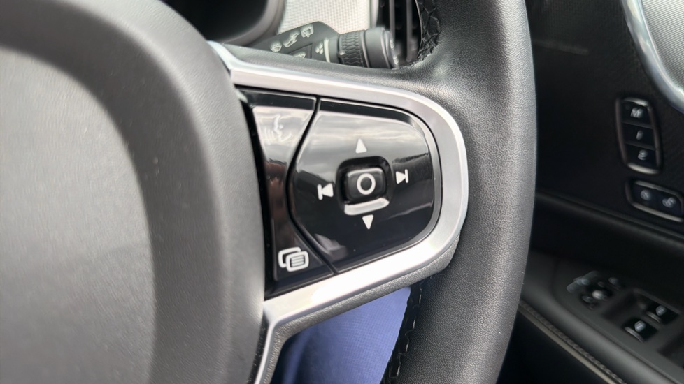 Volvo V90 2.0 B5P R DESIGN 5dr Auto Petrol Estate - Image 37