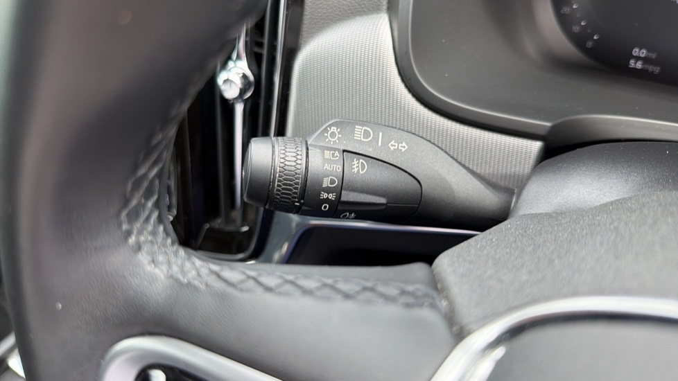Volvo V90 2.0 B5P R DESIGN 5dr Auto Petrol Estate - Image 38