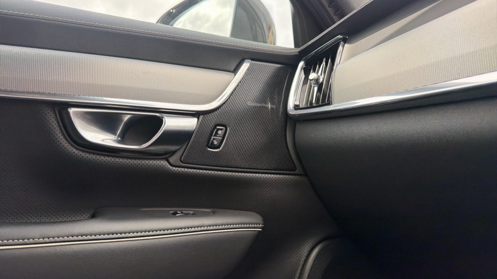 Volvo V90 2.0 B5P R DESIGN 5dr Auto Petrol Estate - Image 43