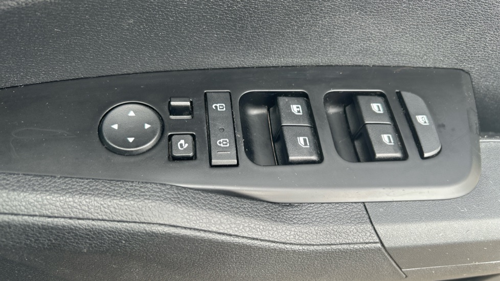 Kia Sportage 1.6T GDi ISG 2 5dr Petrol Estate - Image 32