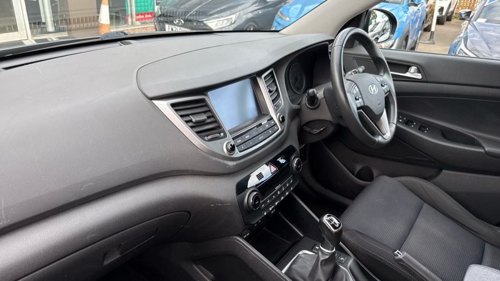 Hyundai TUCSON 1.7 CRDi Blue Drive SE Nav 5dr 2WD Diesel Estate - Image 9