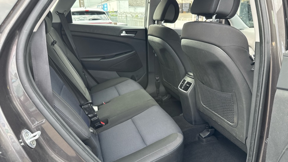 Hyundai TUCSON 1.7 CRDi Blue Drive SE Nav 5dr 2WD Diesel Estate - Image 16