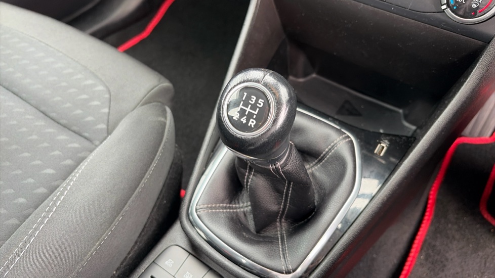 Ford Fiesta 1.1 Zetec 5dr Petrol Hatchback - Image 13