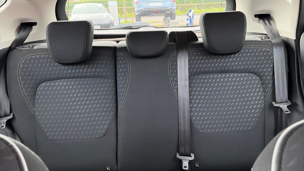 Ford Fiesta 1.1 Zetec 5dr Petrol Hatchback - Image 15