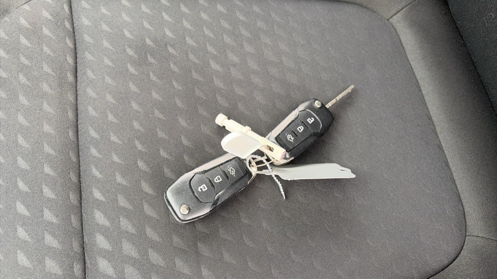 Ford Fiesta 1.1 Zetec 5dr Petrol Hatchback - Image 20