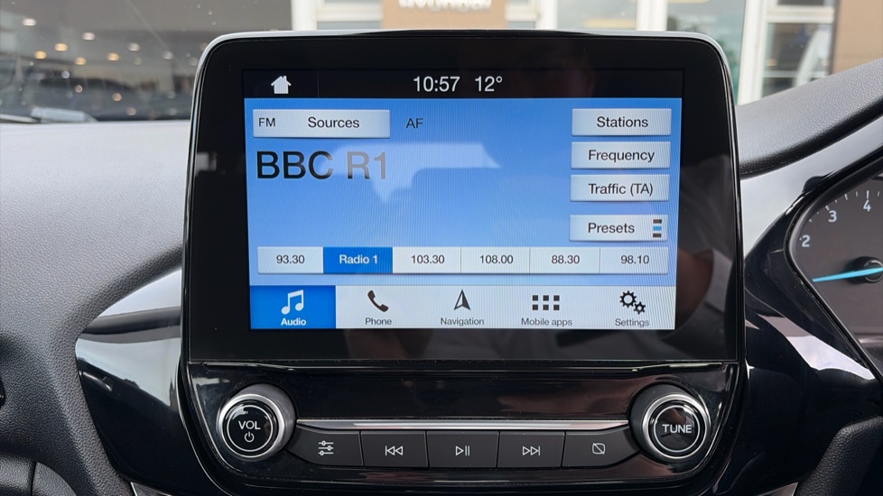 Ford Fiesta 1.1 Zetec 5dr Petrol Hatchback - Image 30