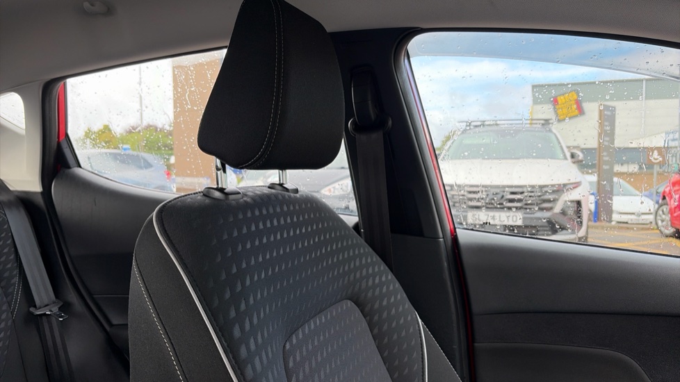 Ford Fiesta 1.1 Zetec 5dr Petrol Hatchback - Image 45