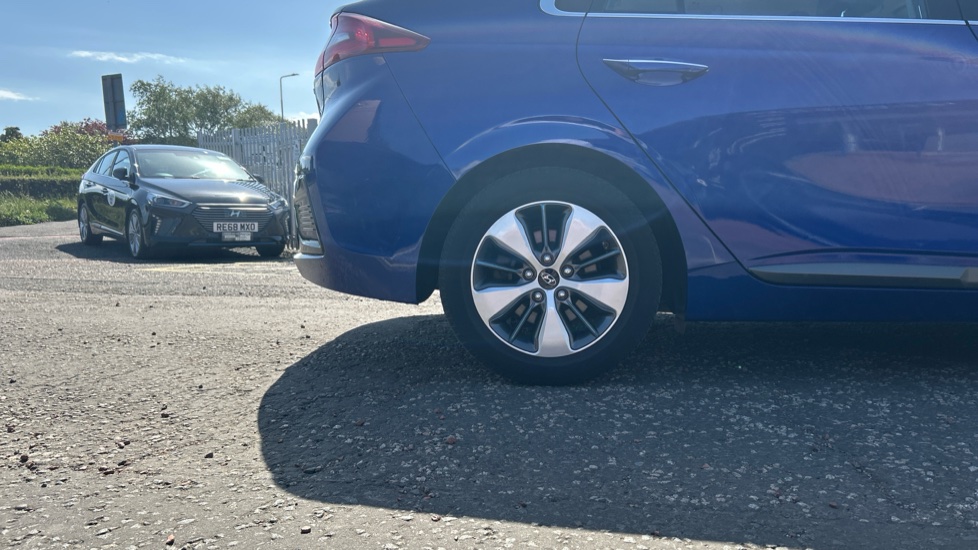 Hyundai IONIQ 1.6 GDi Plug-in Hybrid Premium SE 5dr DCT Hatchback - Image 7