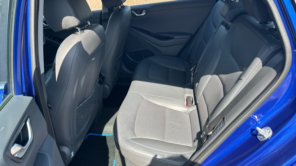 Hyundai IONIQ 1.6 GDi Plug-in Hybrid Premium SE 5dr DCT Hatchback - Image 16