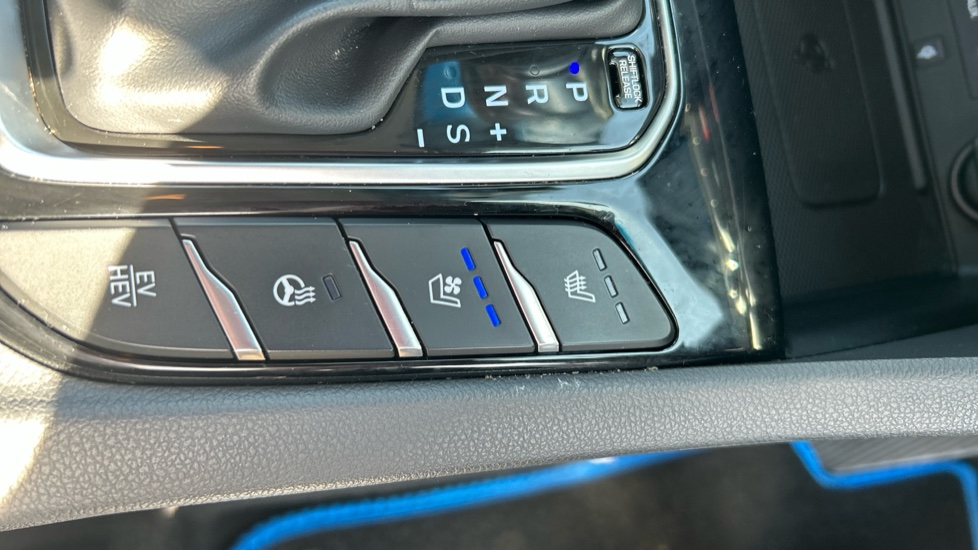 Hyundai IONIQ 1.6 GDi Plug-in Hybrid Premium SE 5dr DCT Hatchback - Image 24