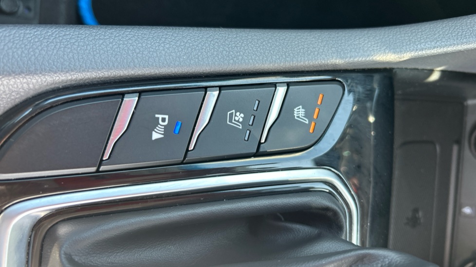 Hyundai IONIQ 1.6 GDi Plug-in Hybrid Premium SE 5dr DCT Hatchback - Image 25