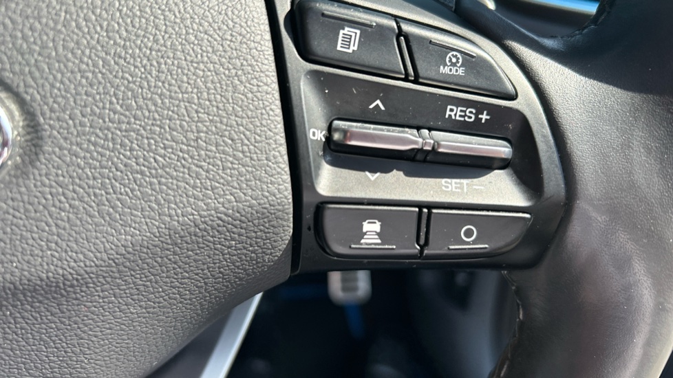 Hyundai IONIQ 1.6 GDi Plug-in Hybrid Premium SE 5dr DCT Hatchback - Image 28