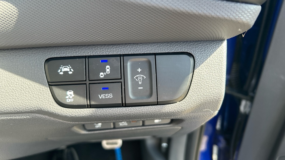 Hyundai IONIQ 1.6 GDi Plug-in Hybrid Premium SE 5dr DCT Hatchback - Image 32