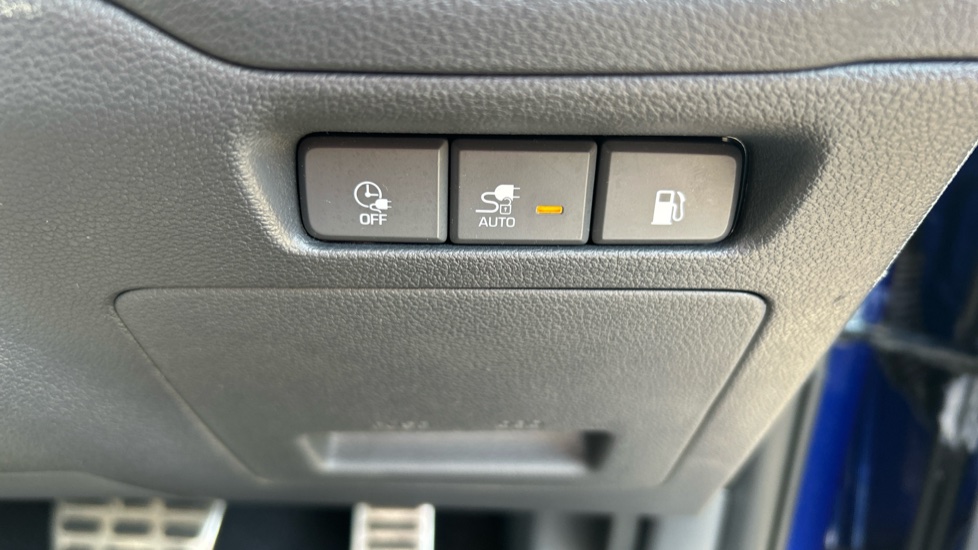 Hyundai IONIQ 1.6 GDi Plug-in Hybrid Premium SE 5dr DCT Hatchback - Image 33