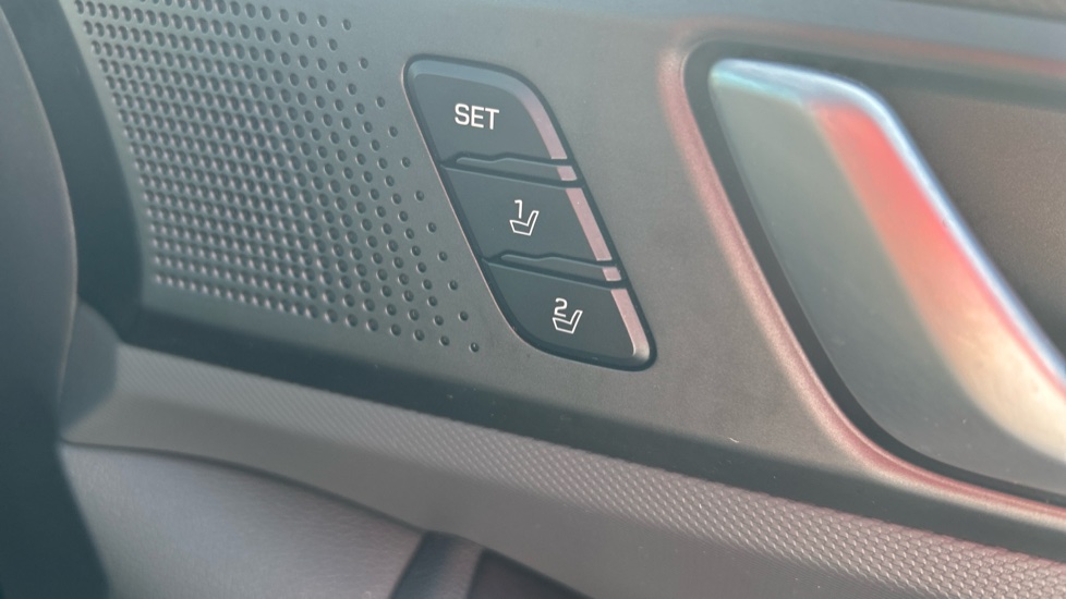 Hyundai IONIQ 1.6 GDi Plug-in Hybrid Premium SE 5dr DCT Hatchback - Image 34