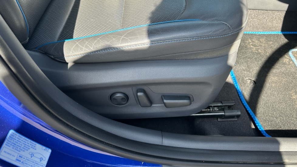 Hyundai IONIQ 1.6 GDi Plug-in Hybrid Premium SE 5dr DCT Hatchback - Image 36