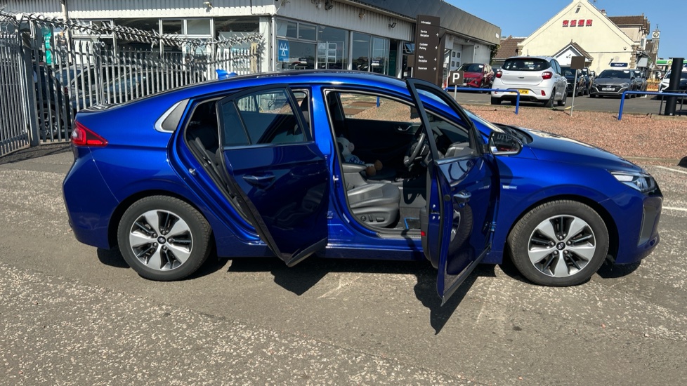 Hyundai IONIQ 1.6 GDi Plug-in Hybrid Premium SE 5dr DCT Hatchback - Image 37