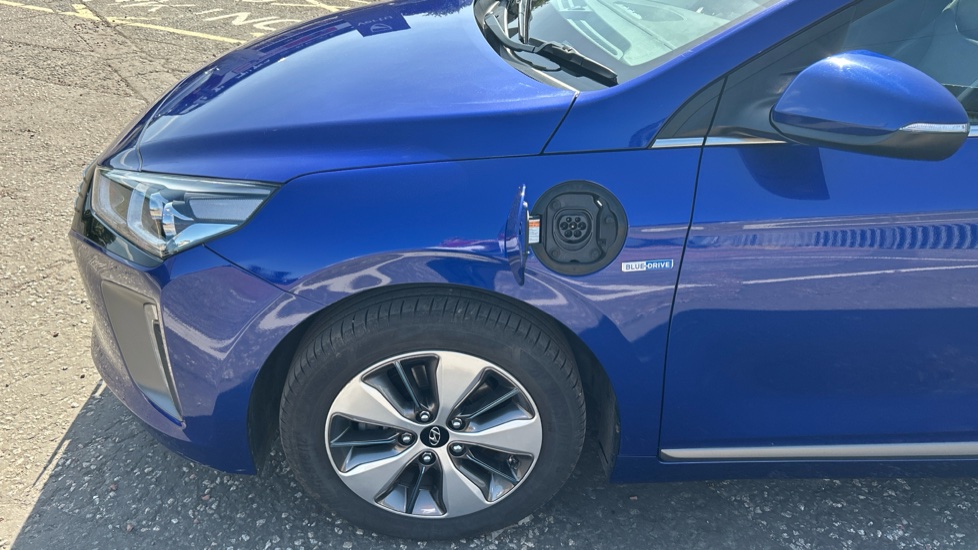 Hyundai IONIQ 1.6 GDi Plug-in Hybrid Premium SE 5dr DCT Hatchback - Image 38