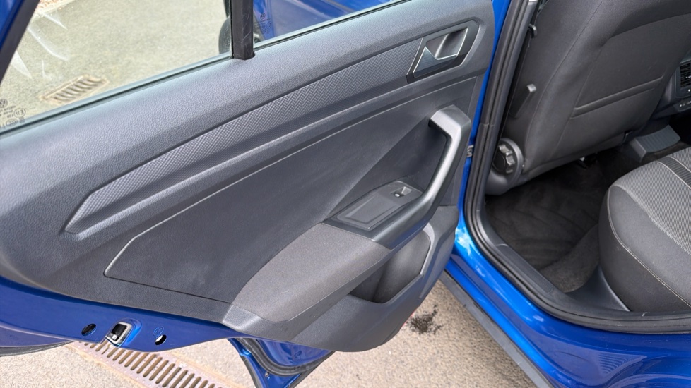 Volkswagen T-Roc 1.0 TSI Life 5dr Petrol Hatchback - Image 29