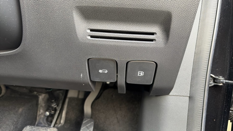 MG ZS 1.0T GDi Excite 5dr DCT Petrol Hatchback - Image 34