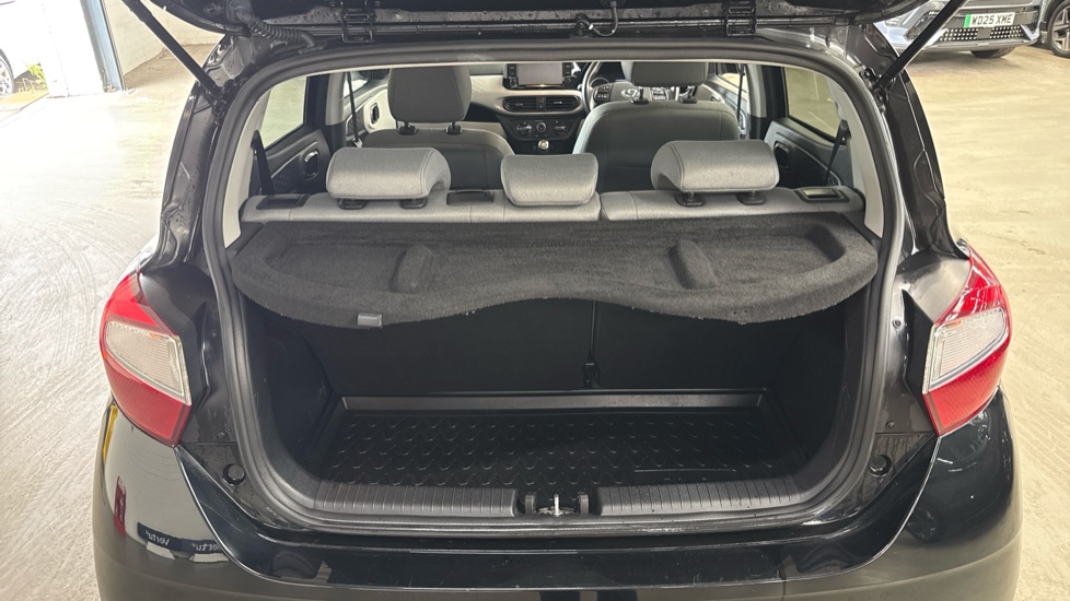 Hyundai i10 1.2 MPi Premium 5dr Petrol Hatchback - Image 4