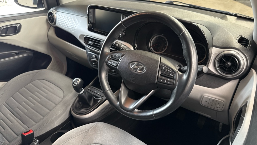 Hyundai i10 1.2 MPi Premium 5dr Petrol Hatchback - Image 11