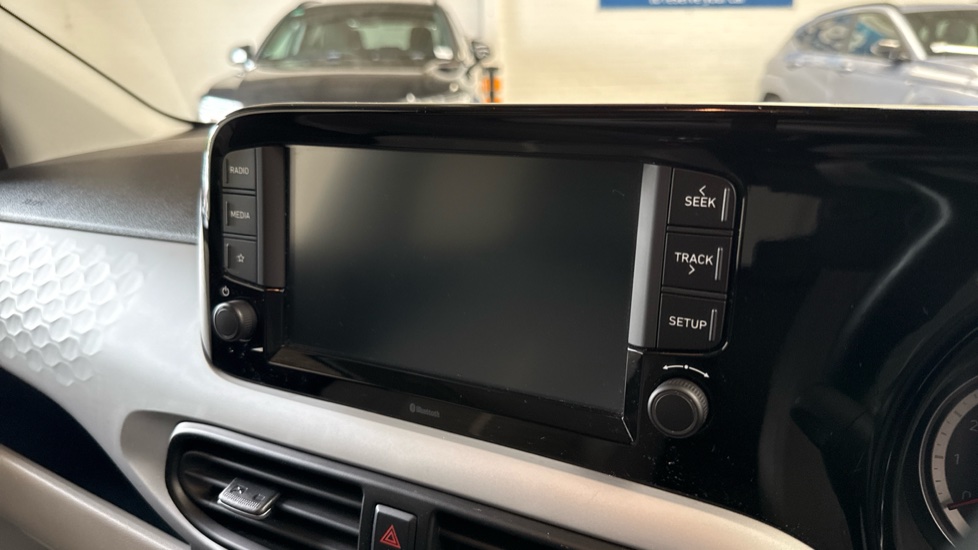 Hyundai i10 1.2 MPi Premium 5dr Petrol Hatchback - Image 12