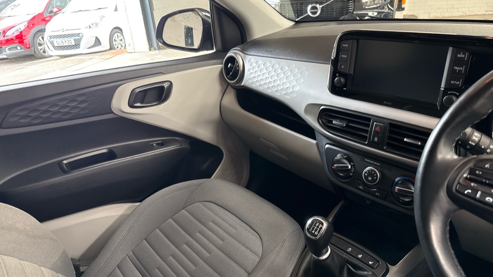Hyundai i10 1.2 MPi Premium 5dr Petrol Hatchback - Image 14