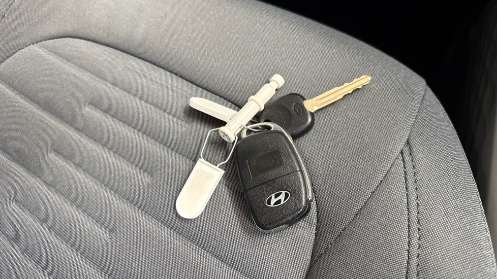 Hyundai i10 1.2 MPi Premium 5dr Petrol Hatchback - Image 20