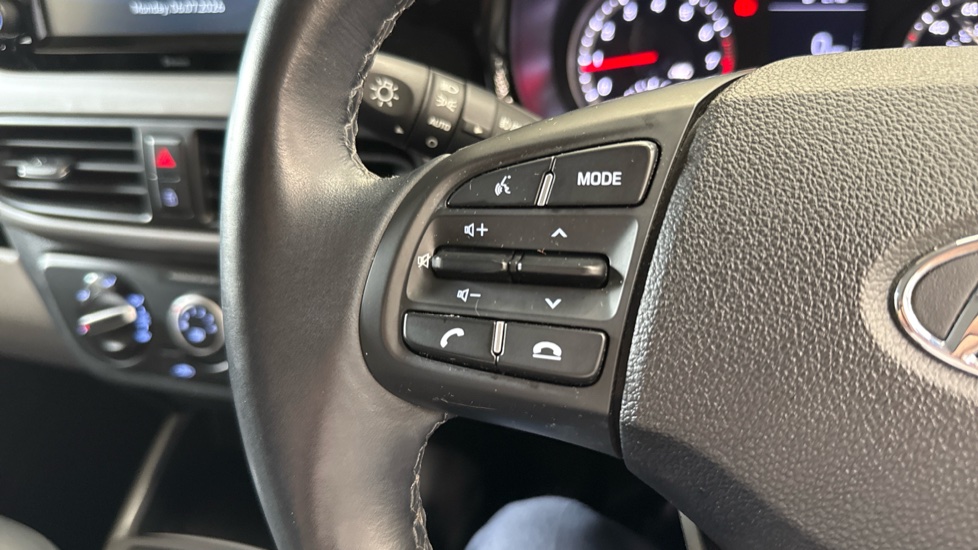 Hyundai i10 1.2 MPi Premium 5dr Petrol Hatchback - Image 21