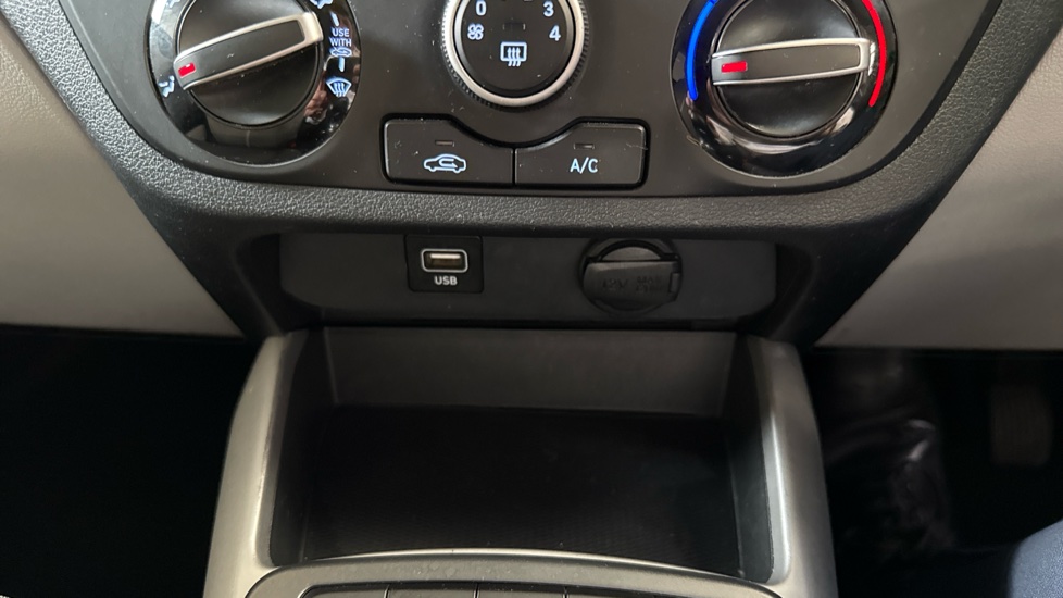 Hyundai i10 1.2 MPi Premium 5dr Petrol Hatchback - Image 29