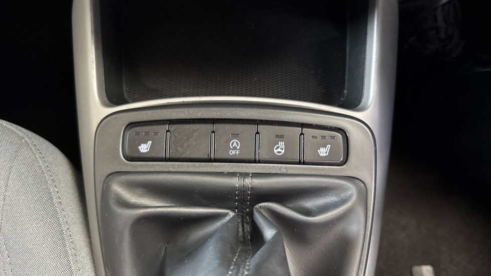 Hyundai i10 1.2 MPi Premium 5dr Petrol Hatchback - Image 30