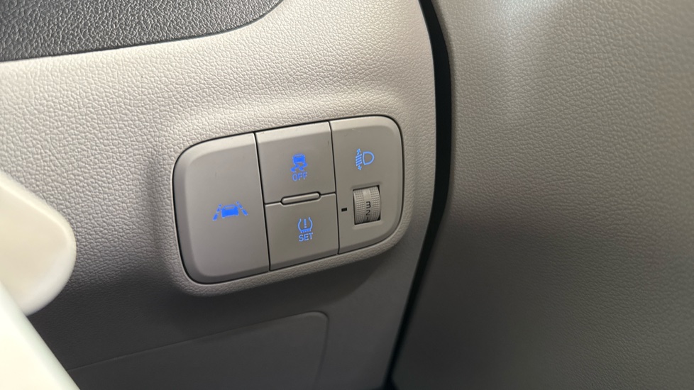 Hyundai i10 1.2 MPi Premium 5dr Petrol Hatchback - Image 34