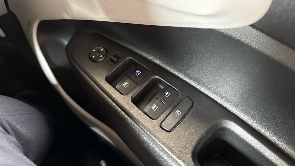 Hyundai i10 1.2 MPi Premium 5dr Petrol Hatchback - Image 35