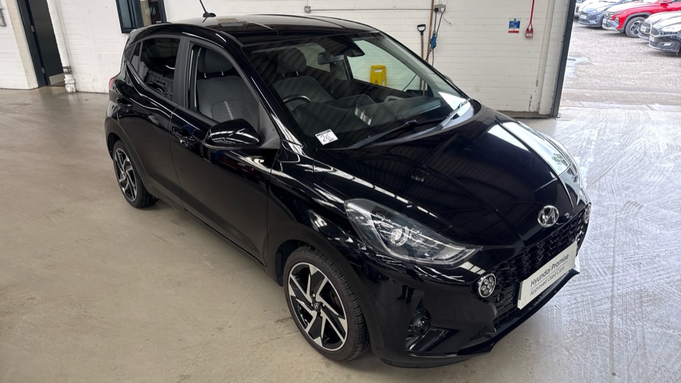 Hyundai i10 1.2 MPi Premium 5dr Petrol Hatchback - Image 43