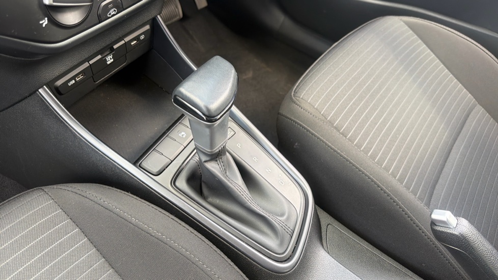 Hyundai i20 1.0T GDi 48V MHD SE Connect 5dr DCT Petrol Hatchback - Image 13