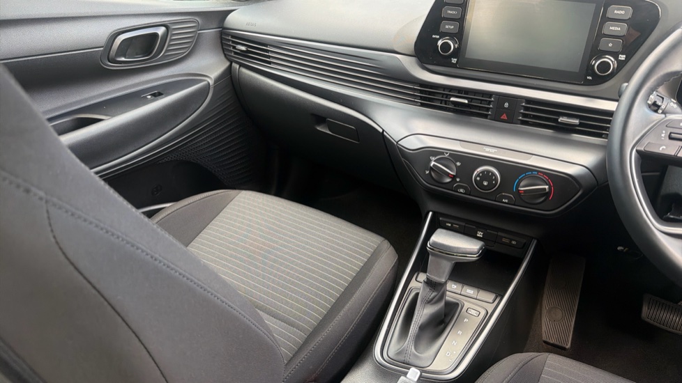 Hyundai i20 1.0T GDi 48V MHD SE Connect 5dr DCT Petrol Hatchback - Image 14
