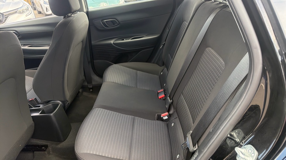 Hyundai i20 1.0T GDi 48V MHD SE Connect 5dr DCT Petrol Hatchback - Image 16