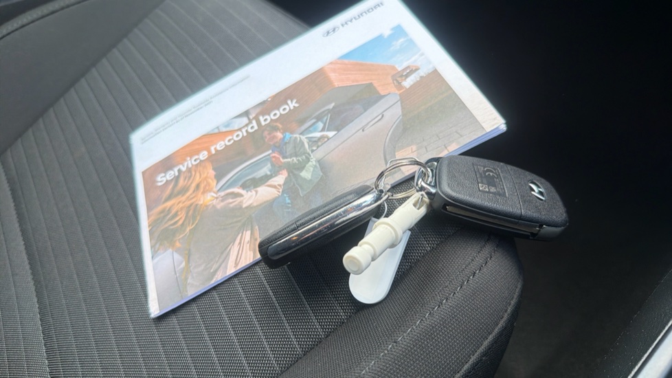 Hyundai i20 1.0T GDi 48V MHD SE Connect 5dr DCT Petrol Hatchback - Image 19