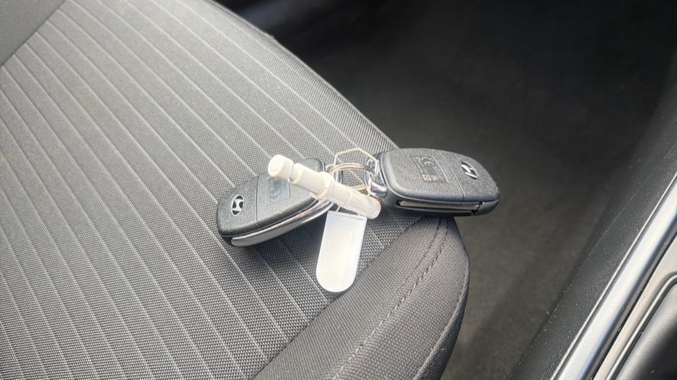 Hyundai i20 1.0T GDi 48V MHD SE Connect 5dr DCT Petrol Hatchback - Image 20