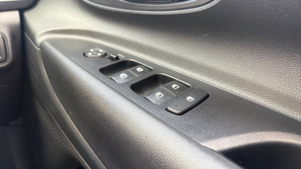 Hyundai i20 1.0T GDi 48V MHD SE Connect 5dr DCT Petrol Hatchback - Image 35