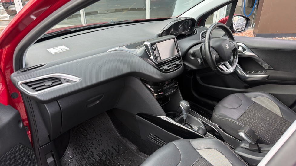 Peugeot 2008 1.2 PureTech 110 Allure 5dr EAT6 Petrol Estate - Image 9