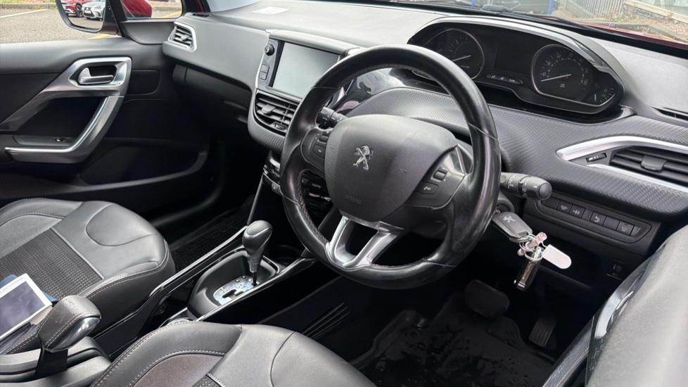 Peugeot 2008 1.2 PureTech 110 Allure 5dr EAT6 Petrol Estate - Image 11