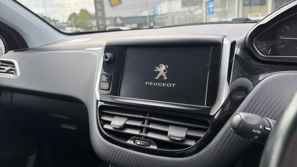 Peugeot 2008 1.2 PureTech 110 Allure 5dr EAT6 Petrol Estate - Image 12