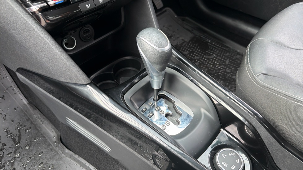Peugeot 2008 1.2 PureTech 110 Allure 5dr EAT6 Petrol Estate - Image 13