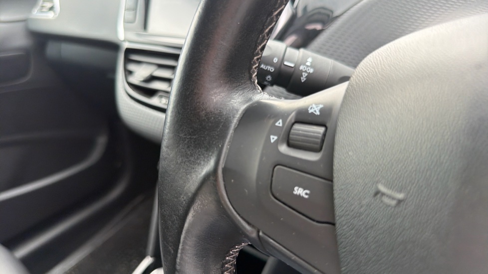 Peugeot 2008 1.2 PureTech 110 Allure 5dr EAT6 Petrol Estate - Image 28