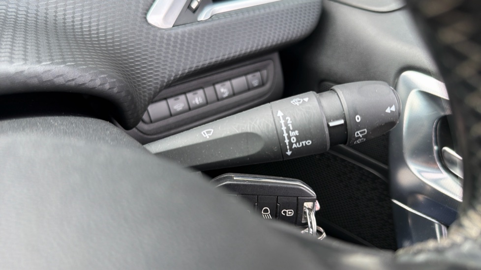 Peugeot 2008 1.2 PureTech 110 Allure 5dr EAT6 Petrol Estate - Image 31
